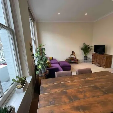 Spacious & Stylish 1-Bed Flat In Primrose Hill